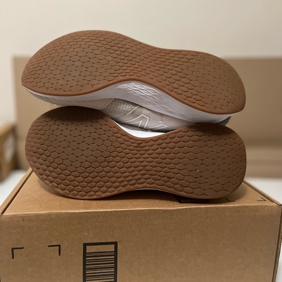 New Balance Women size 11👟 - Picture 2 of 5